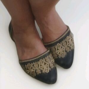 Restricted Womens Black Or Navy? & Tan Embroidered Pointy Toe D'Orsay Flats 8M